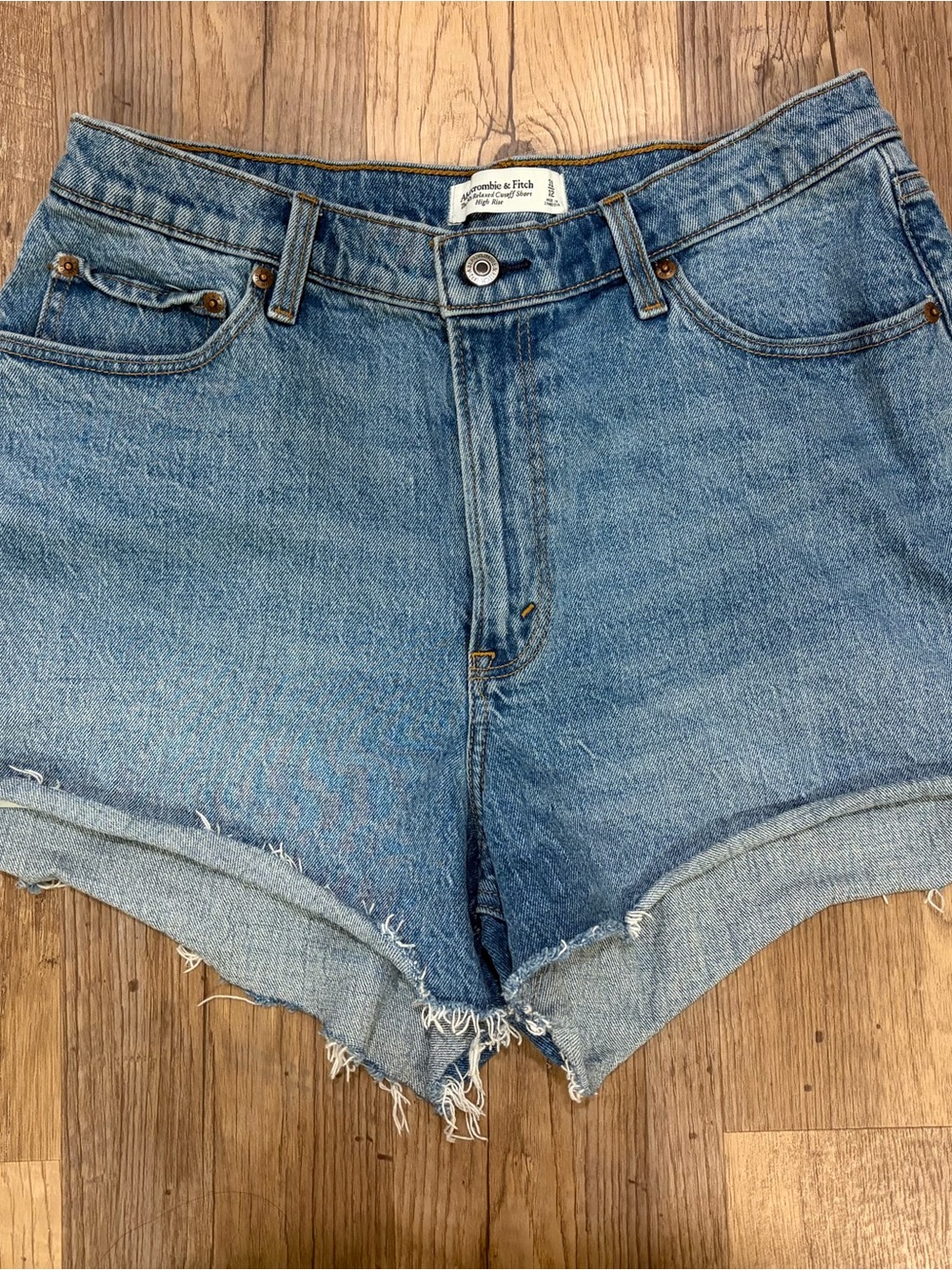Abercrombie & Fitch 90s Relaxed Cut Off Denim Shorts - Curve Love